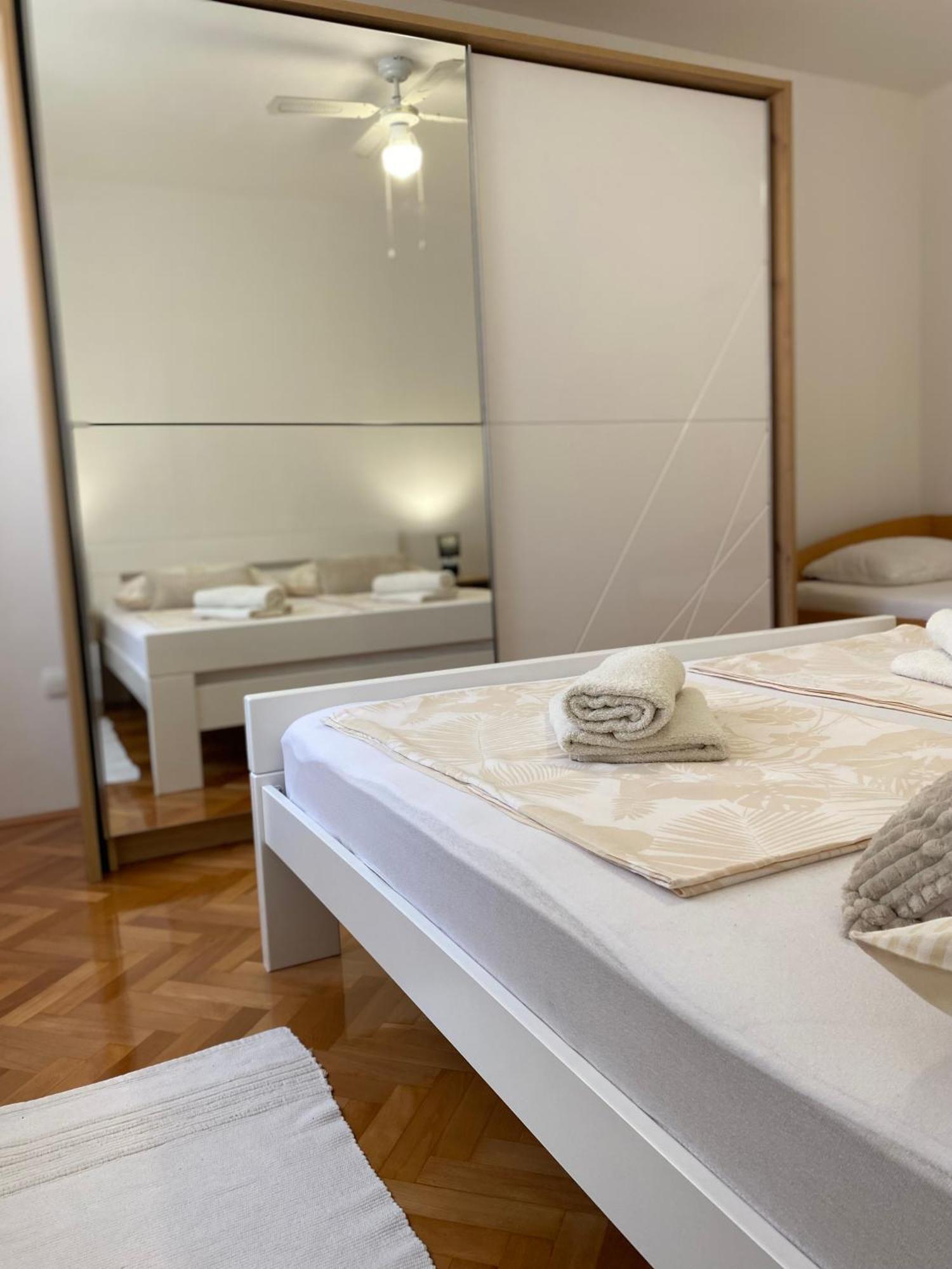 Charming Old Town Apartment شيبينيك المظهر الخارجي الصورة
