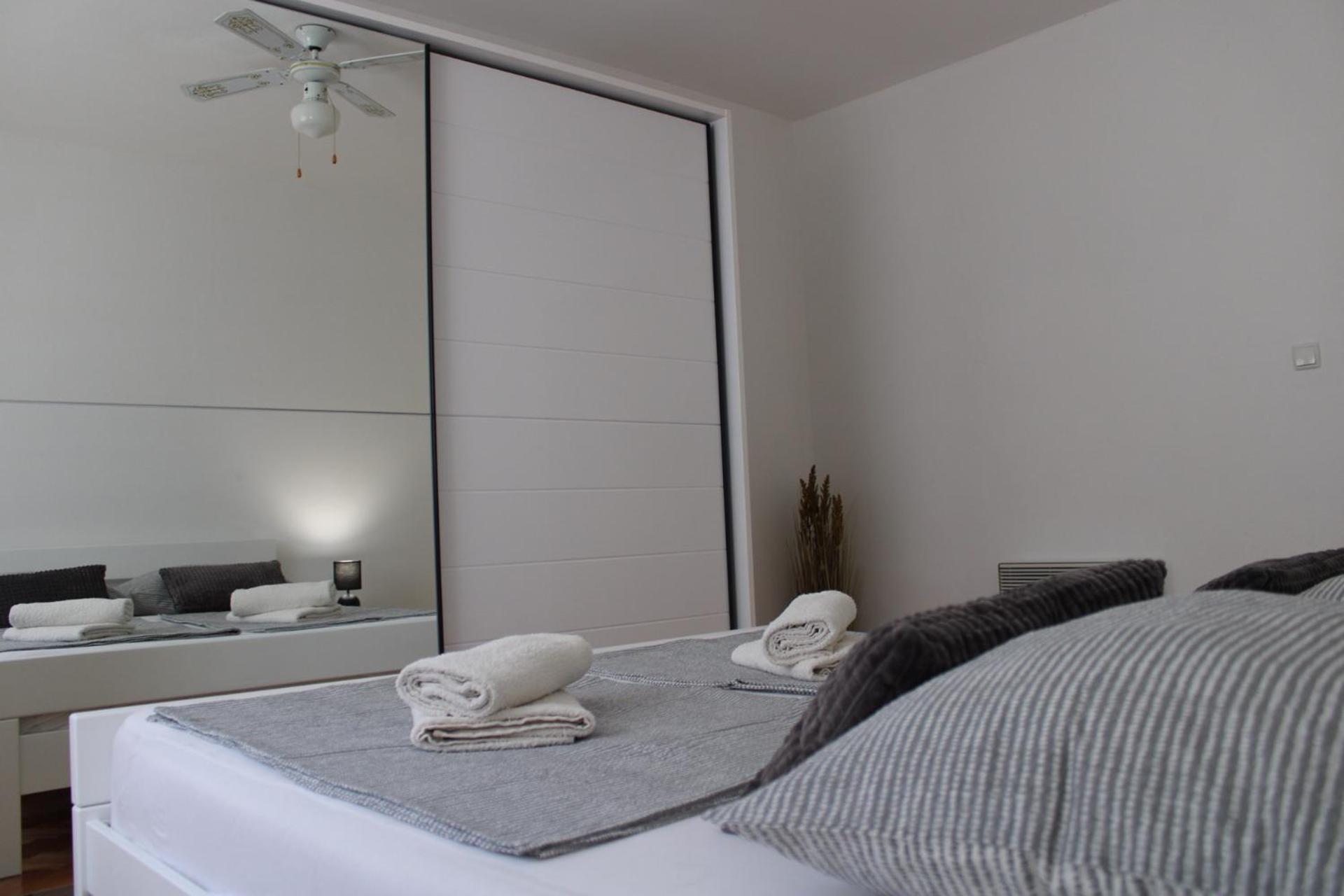 Charming Old Town Apartment شيبينيك المظهر الخارجي الصورة