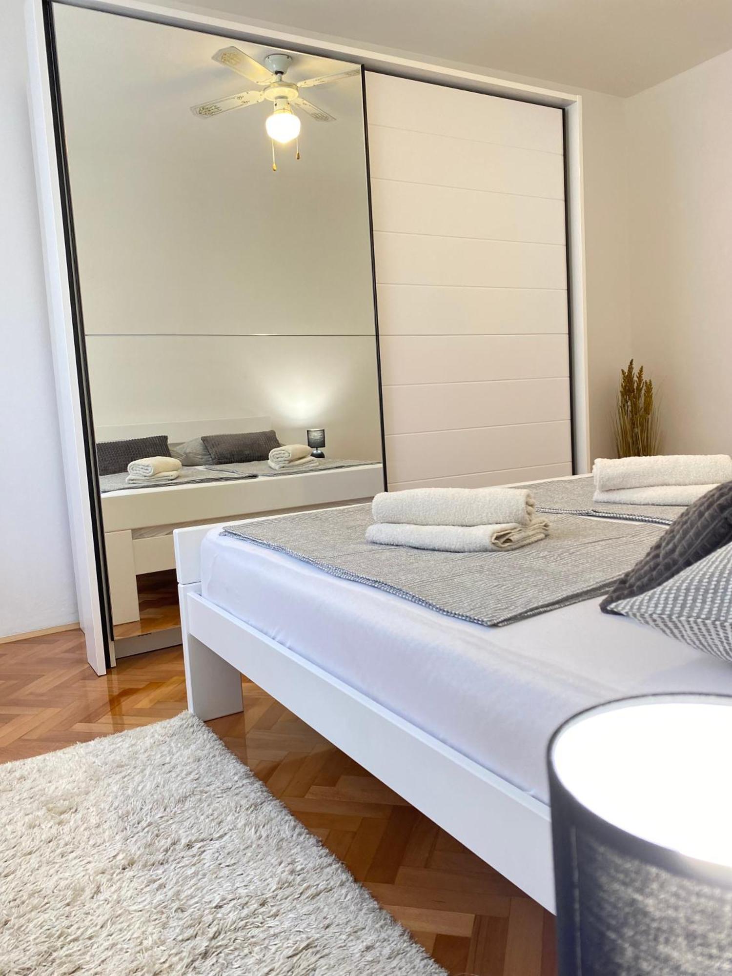 Charming Old Town Apartment شيبينيك المظهر الخارجي الصورة