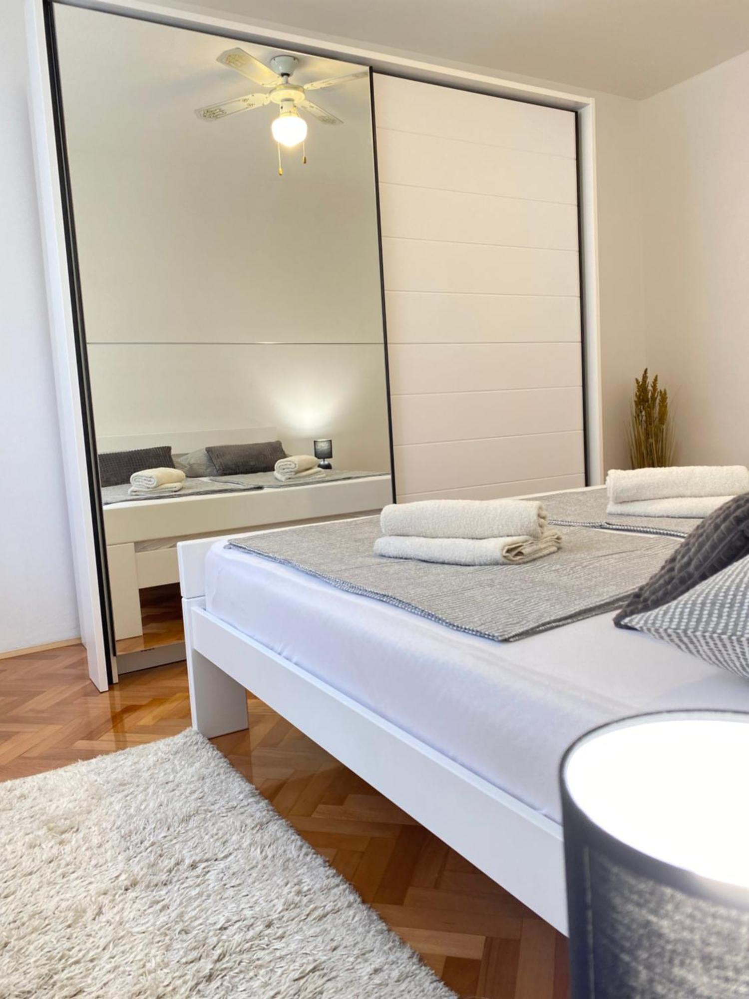 Charming Old Town Apartment شيبينيك المظهر الخارجي الصورة