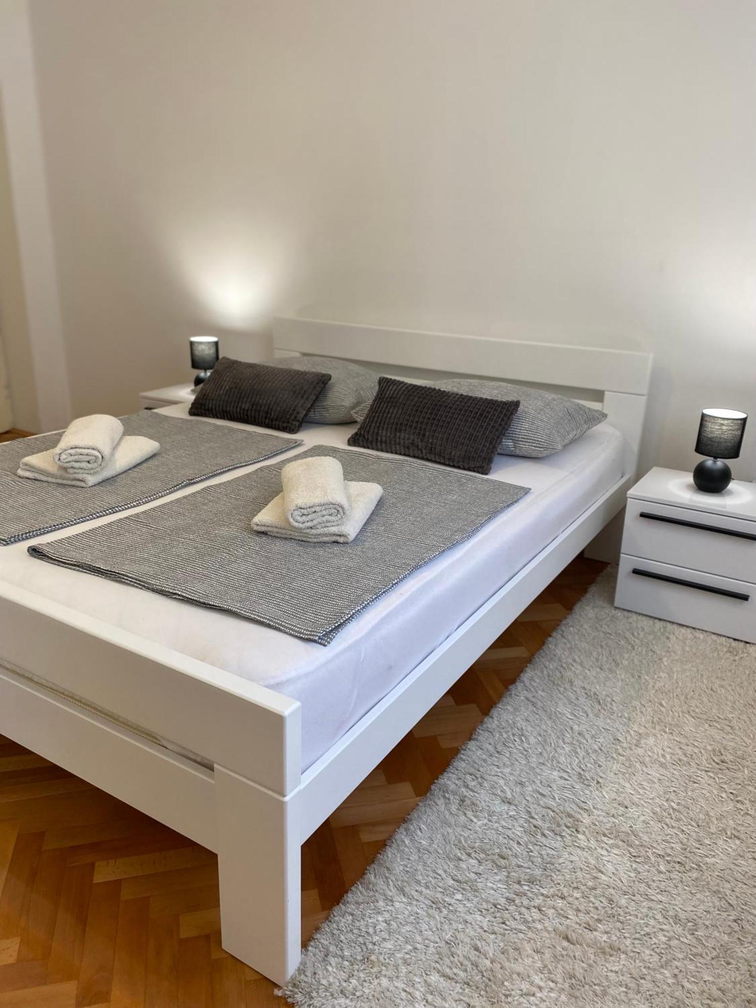 Charming Old Town Apartment شيبينيك المظهر الخارجي الصورة
